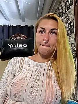 Stripchat Sex Cam of kylie_blck