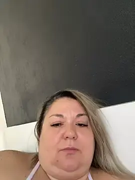 Stripchat Live Sex Cam of MikyVesela