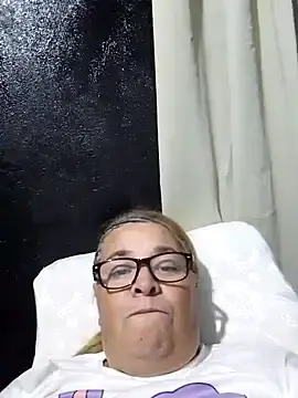 Stripchat Free Porn Cam of momismilf544