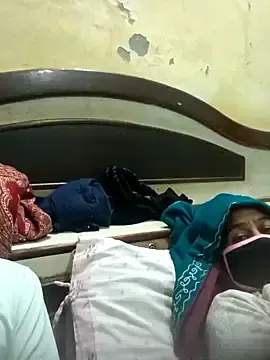 Stripchat Sex Cam of Cute-Charvii