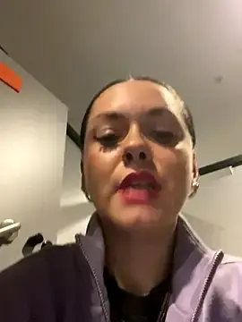 Stripchat Free Porn Cam of Luccreccia_