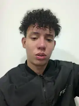 Stripchat Live Sex Cam of yoursexyjose