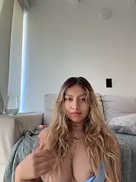 Stripchat Live Sex Cam of amanda-medrano1