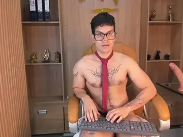 Stripchat Sex Cam of Derek_Voss