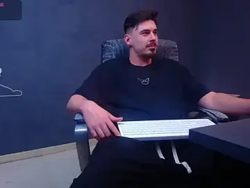 Stripchat Adult Webcams of EnzoRace