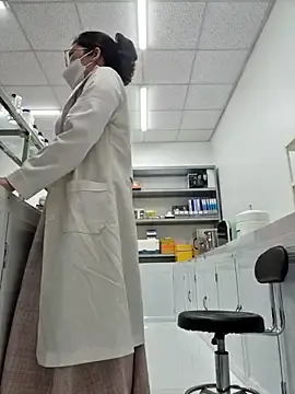 Stripchat Sex Cam of HinaLovely