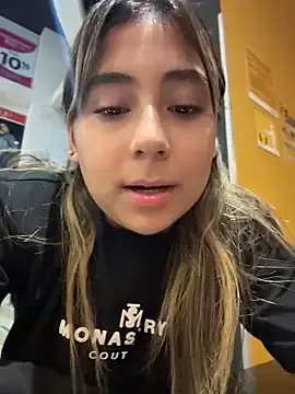 Stripchat Free Porn Cam of MelodyRey__