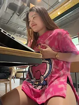 Stripchat Live Sex Cam of Emily_9xx