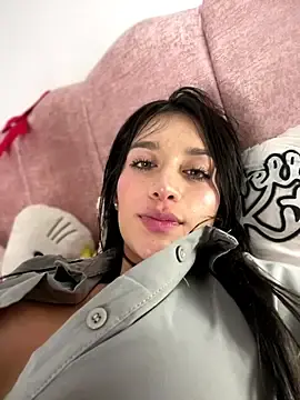 Stripchat Free Porn Cam of Emmily_19