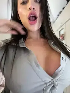 Stripchat Adult Webcam of Emmily_19