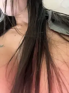 Stripchat Live Sex Cam of Emmily_19