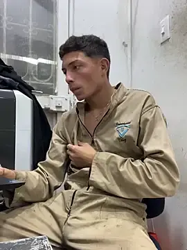 Stripchat Nude Webcam of santiObrero