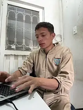 Stripchat Live Sex Cam of santiObrero