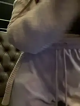 Stripchat Live Sex Cam of BelleLouiseVp