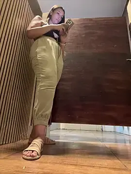 Stripchat Adult Video Chat of BelleLouiseVp