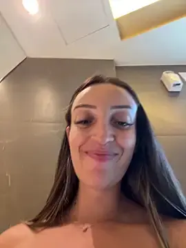 Stripchat Live Sex Cam of BelleLouiseVp
