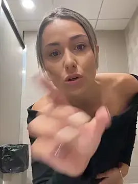 Stripchat Adult Webcams of petrouchkaaa_