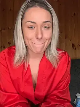 Stripchat Nude Webcam of petrouchkaaa_