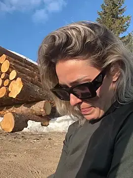 Stripchat Sex Cam of petrouchkaaa_