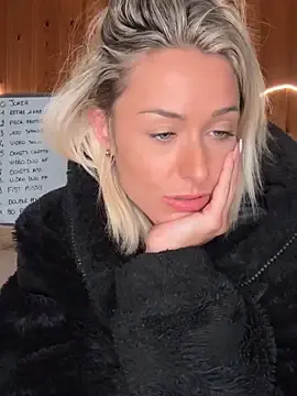 Stripchat Adult Webcam of petrouchkaaa_