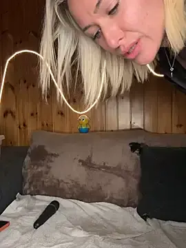 Stripchat Free Live Porn of petrouchkaaa_