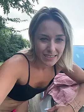 Stripchat Best live sex cam show of petrouchkaaa_