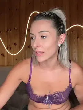 Stripchat Free Porn Cam of petrouchkaaa_
