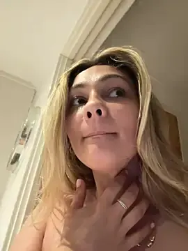 Stripchat Nude Webcam of skyemorgan01