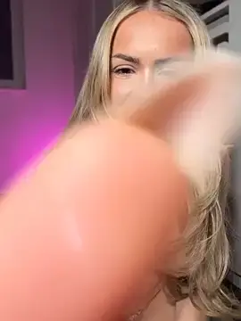 Stripchat Adult Webcam of HotBella-