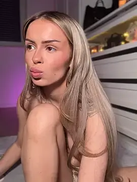 Stripchat Live Sex of HotBella-