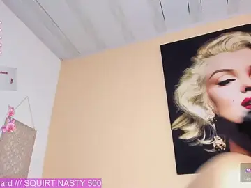 Stripchat Nude Webcam of SSWEETSIINNN