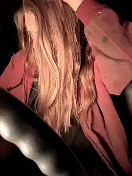 Stripchat Live Sex of GoldenFlameGoddess