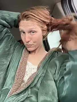 Stripchat Live Sex Cam of GoldenFlameGoddess