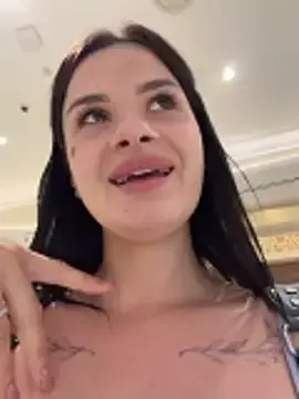 Stripchat Free Live Porn of MiraReach