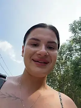 Stripchat Free Porn Cam of MiraReach