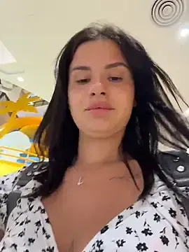 Stripchat Free Porn Cam of MiraReach