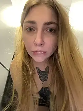 Stripchat Live Sex Cam of Sunny___Bunny