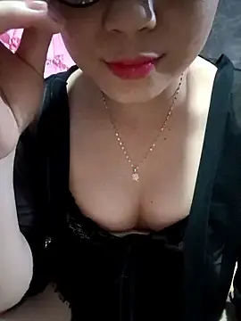 Stripchat Live Sex Cam of -__cherry__-