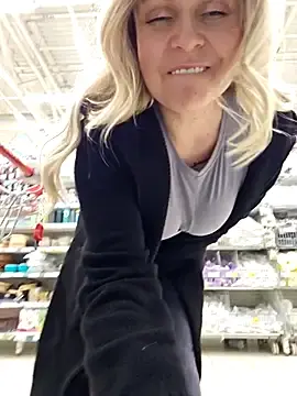 Stripchat Live Sex Cam of Bondgirl_013