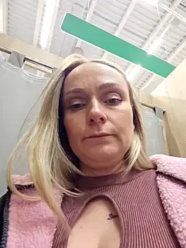 Stripchat Live Sex Cam of Bondgirl_013