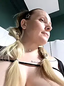 Stripchat Nude Webcam of Bondgirl_013