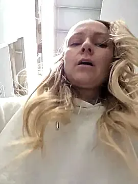 Stripchat Watch Live Sex Cams of Bondgirl_013