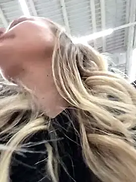 Stripchat Live Sex Cam of Bondgirl_013