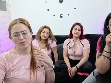 Stripchat Best live sex cam show of lesb_milf