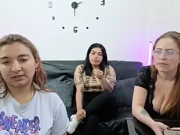 Stripchat Live Sex of lesb_milf