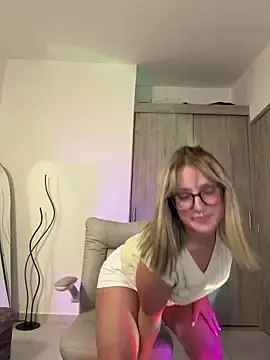 Stripchat Free Live Porn of Megan_lu2