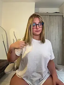 Stripchat Sex Cam of Megan_lu2