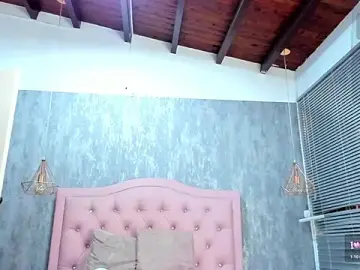 Stripchat Free Porn Cam of naomidibello