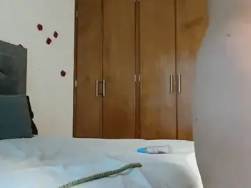 Stripchat Sex Cam of 3littles