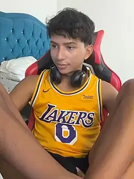 Stripchat Live Sex Cam of Leonarrrd_01